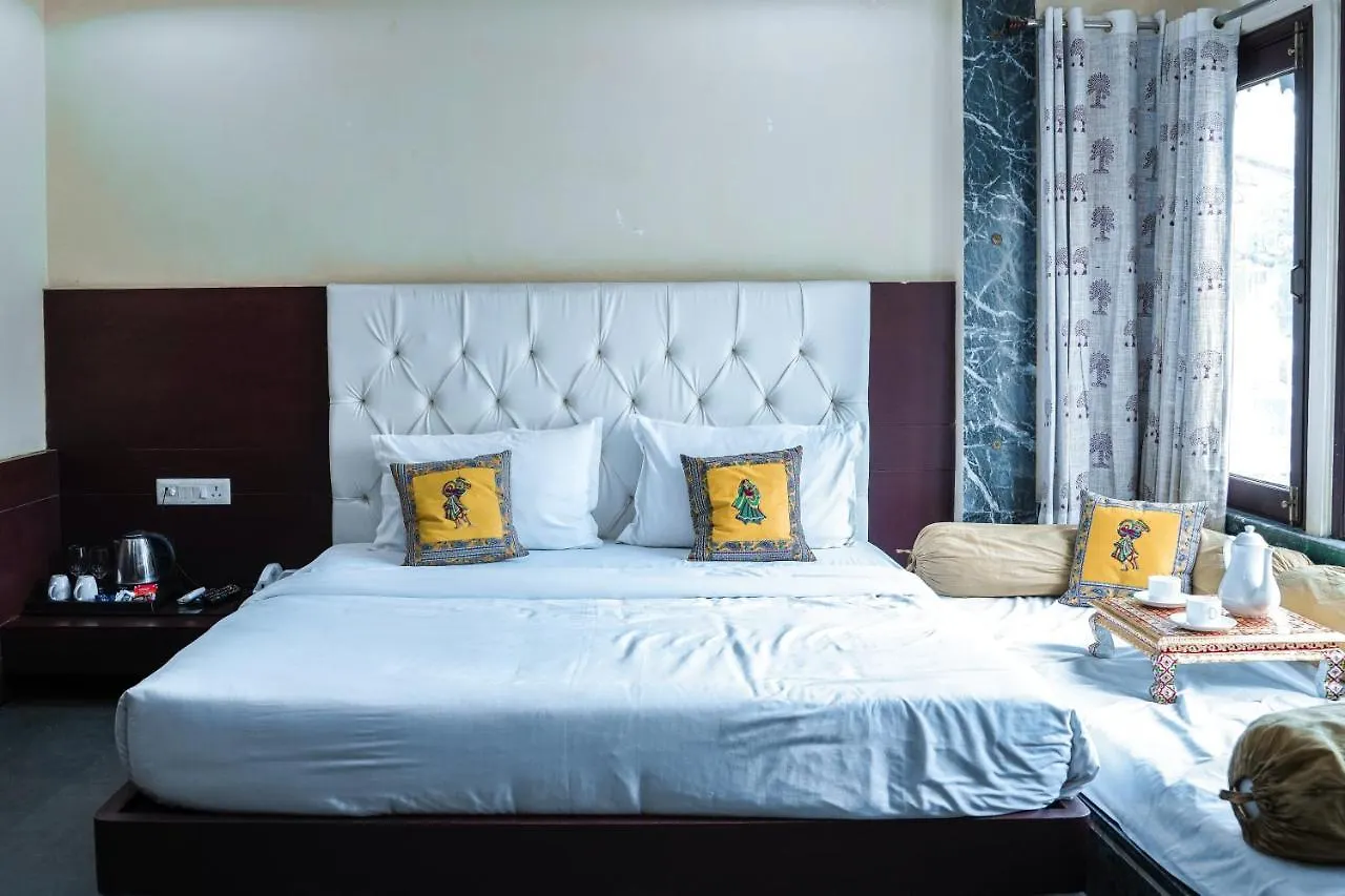 Hide-In Udaipur - A Lake View Boutique Hotel 4*,